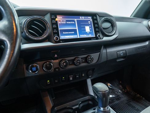 Used 2020 Toyota Tacoma TRD Sport w/ Technology Package AWD/4WD image 45