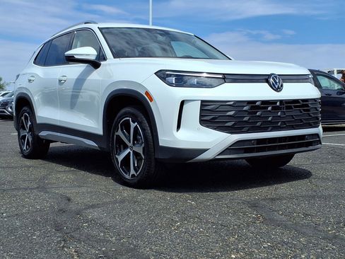 New 2026 Volkswagen Tiguan SE FWD image 1
