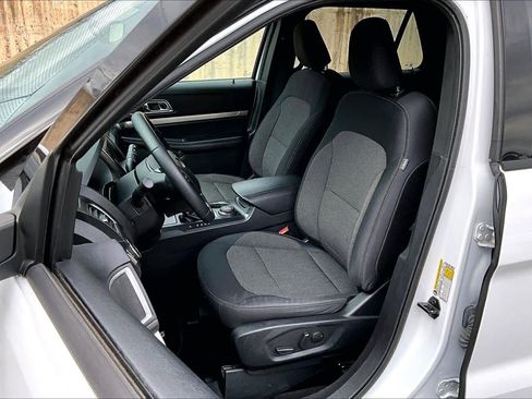 Used 2019 Ford Explorer XLT w/ Equipment Group 201A image 6