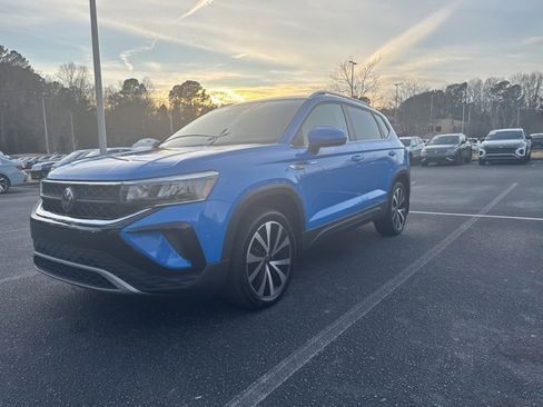 Used 2023 Volkswagen Taos SE w/ Panoramic Sunroof Package image 10