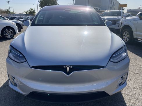 Used 2018 Tesla Model X 75D image 3
