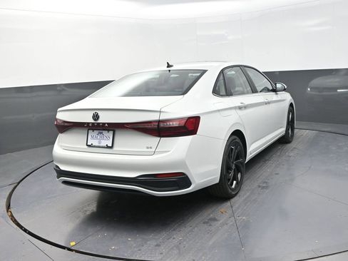New 2026 Volkswagen Jetta SE FWD image 10