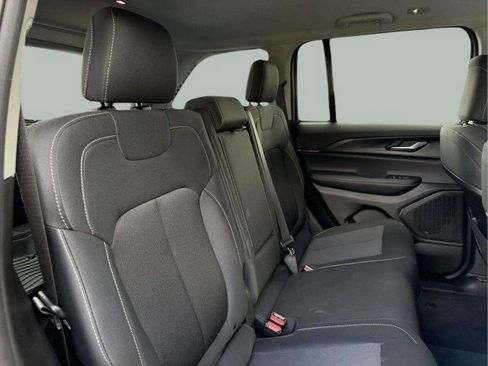 Used 2023 Jeep Grand Cherokee Laredo w/ MOPAR Finishing Package AWD/4WD image 25