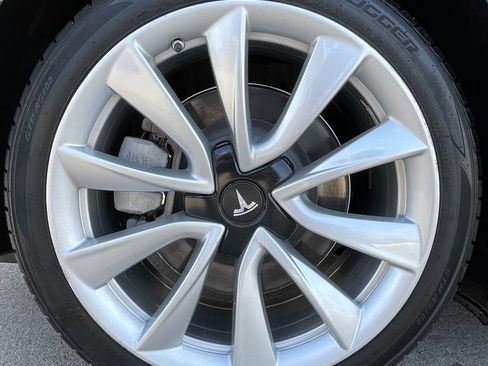 Used 2018 Tesla Model 3 Long Range RWD image 10