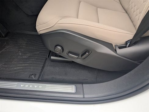 New 2026 Volvo XC90 T8 Plus w/ Protection Package Premier image 25