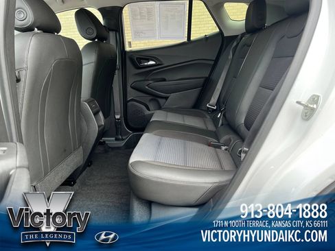 Used 2025 Chevrolet Trax LT FWD image 25
