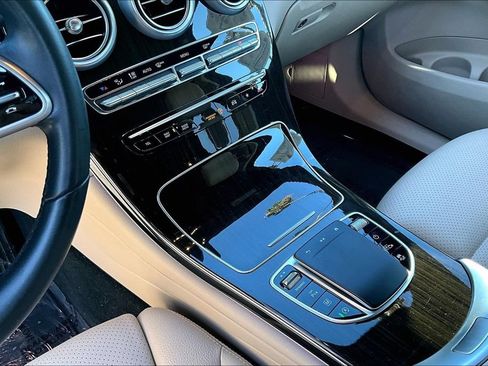 Used 2021 Mercedes-Benz GLC 300 4MATIC w/ Premium Package image 15