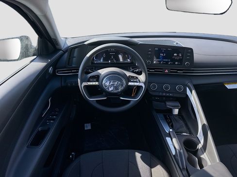 New 2026 Hyundai Elantra SE FWD image 15