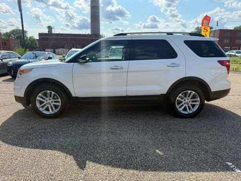 Used 2014 Ford Explorer XLT AWD/4WD image 5