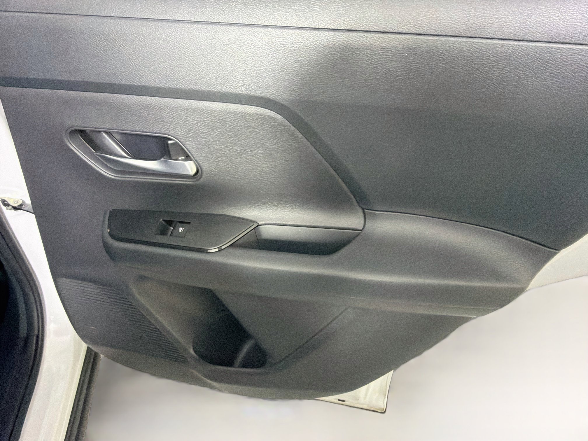Used 2025 Nissan Kicks SV w/ Charging Package FWD image 27