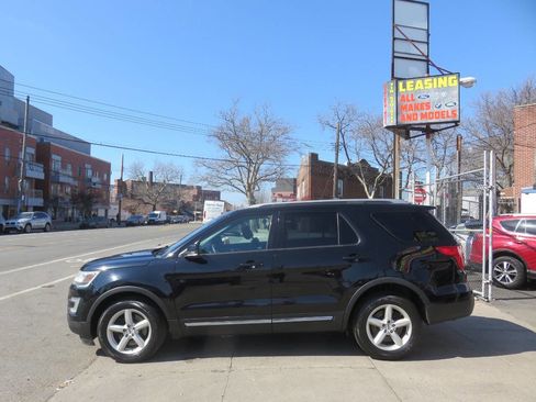 Used 2016 Ford Explorer XLT w/ Equipment Group 202A image 6