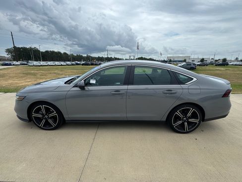 Used 2025 Honda Accord Sport image 5