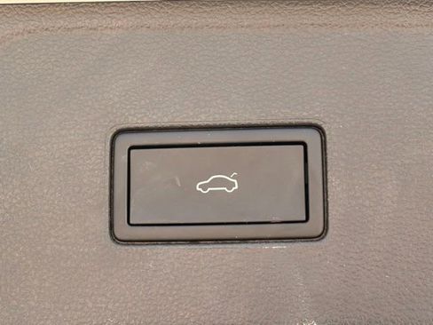 Used 2025 Volkswagen Atlas SE FWD image 23