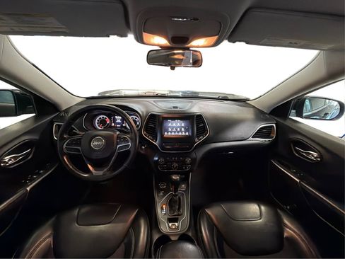 Used 2019 Jeep Cherokee Latitude Plus w/ Cold Weather Group AWD/4WD image 26