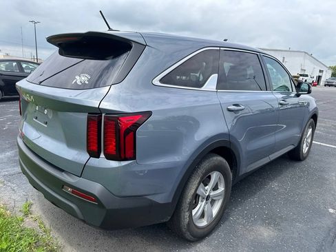 Used 2023 Kia Sorento LX FWD image 3