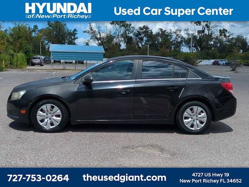Used 2012 Chevrolet Cruze LS w/ Connectivity Package FWD image 2