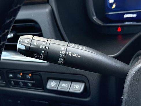 Used 2023 Chevrolet Suburban High Country image 26