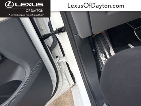 Used 2023 BMW X7 M60i w/ Executive Package image 37