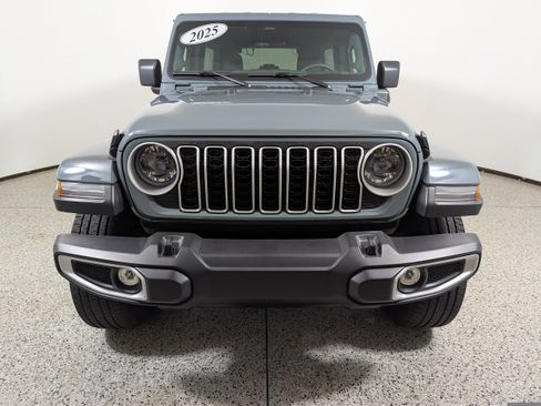 Used 2025 Jeep Wrangler Sahara image 2