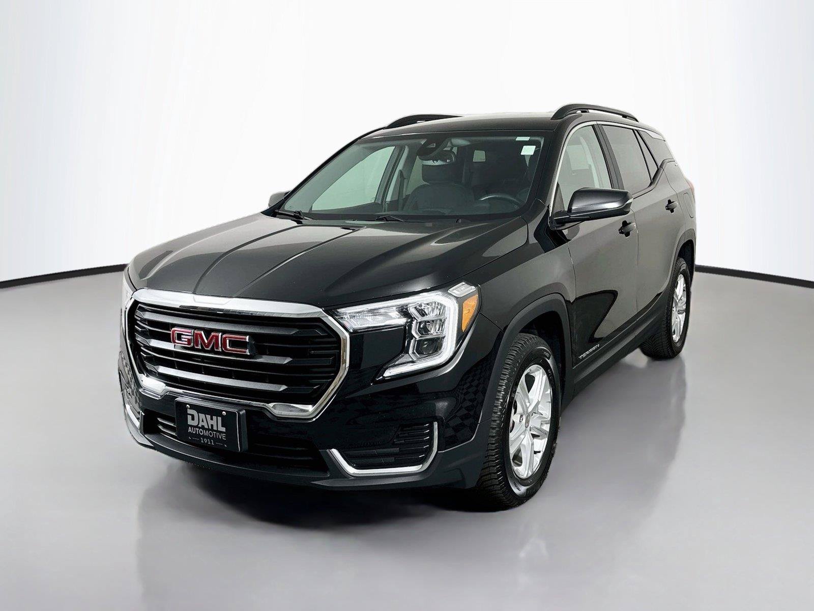 Used 2023 GMC Terrain SLE w/ Driver Convenience Package AWD/4WD image 4