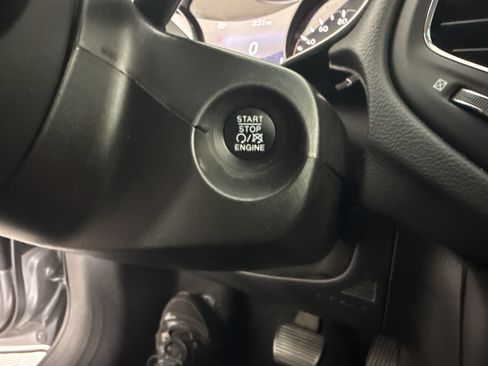Used 2018 Jeep Compass Sport w/ Tech Group FWD image 15