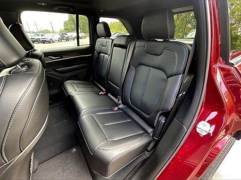 New 2025 Jeep Grand Cherokee Limited w/ Black Appearance Package image 10