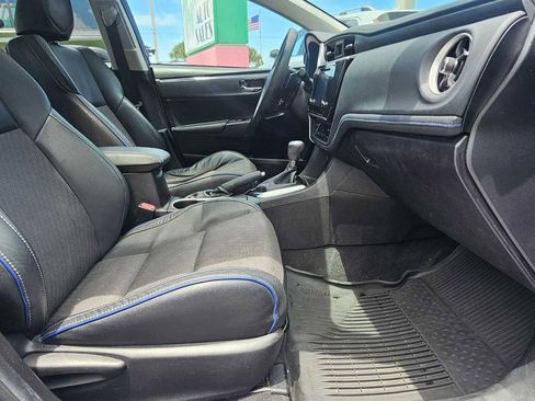 Used 2018 Toyota Corolla SE w/ SE Premium Package FWD image 27