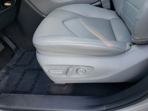 Used 2023 Toyota Highlander XLE image 12