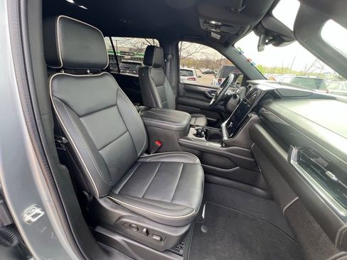 Used 2025 GMC Yukon XL Elevation image 34
