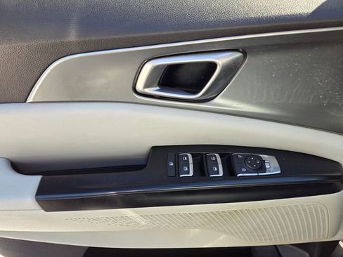 Used 2022 Kia Carnival LX image 20