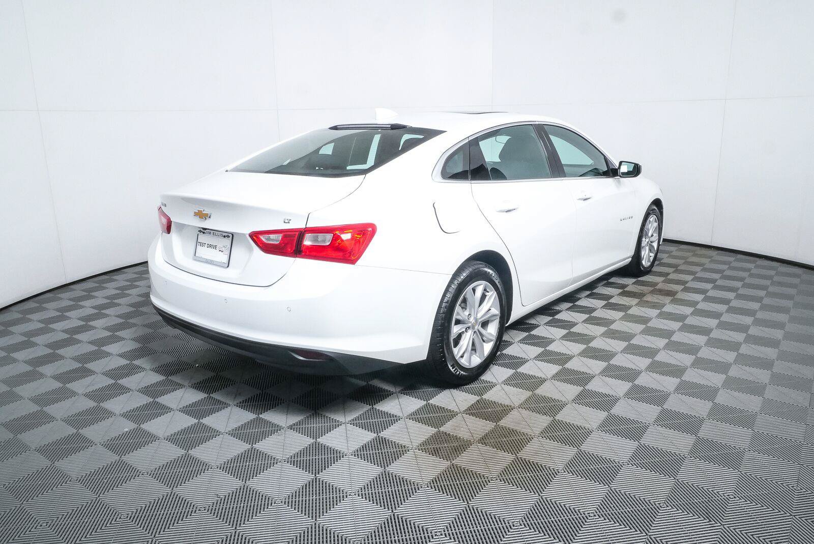 Used 2024 Chevrolet Malibu LT FWD image 3