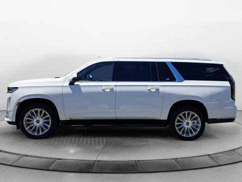 Used 2021 Cadillac Escalade ESV Premium Luxury AWD/4WD image 4