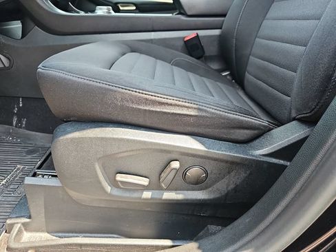 Used 2020 Ford Edge SE FWD image 16