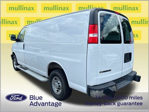 Used 2025 Chevrolet Express 2500 w/ Driver Convenience Package RWD image 3