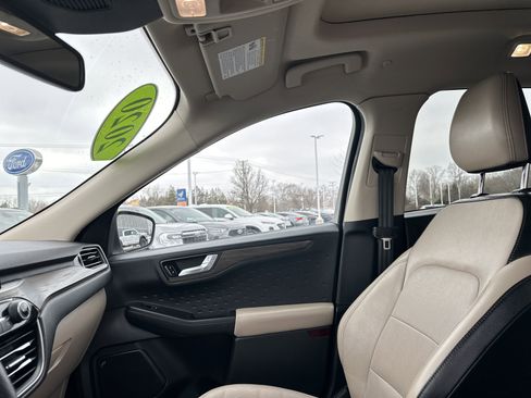 Used 2020 Ford Escape Titanium w/ Titanium Premium Package 2.0 image 24