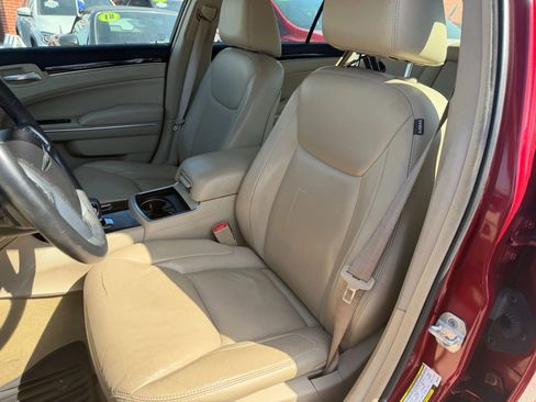 Used 2013 Chrysler 300 image 9