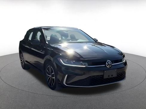 Used 2025 Volkswagen Jetta SE image 2