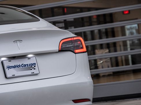 Used 2023 Tesla Model 3 Standard Range image 12