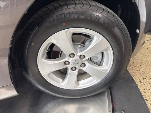 Used 2011 Toyota Sienna LE FWD image 28