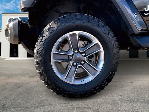 Used 2019 Jeep Wrangler Unlimited Sahara w/ Advanced Safety Group image 8