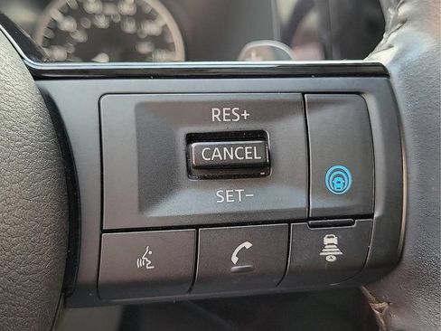 Used 2022 Nissan Pathfinder SL FWD image 26