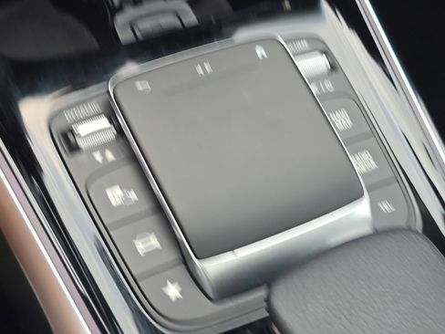 Used 2023 Mercedes-Benz GLB 250 4MATIC image 9