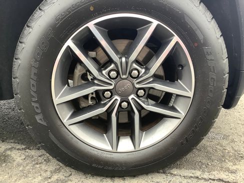 Used 2019 Jeep Grand Cherokee Limited image 18