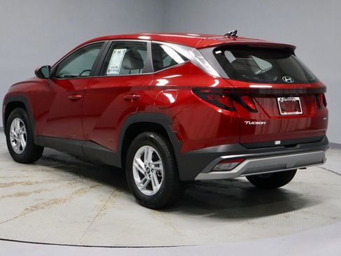 Used 2025 Hyundai Tucson SE AWD/4WD image 8