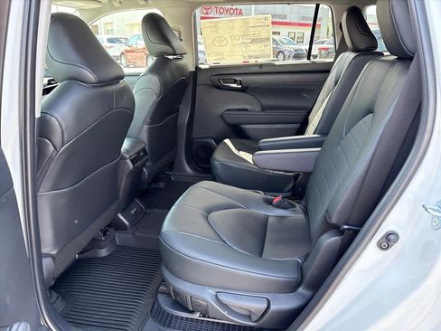 New 2026 Toyota Highlander XLE AWD/4WD image 8
