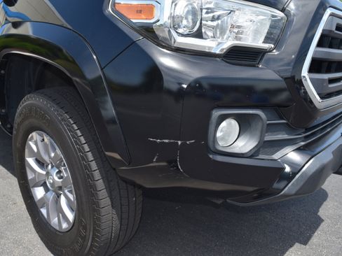 Used 2018 Toyota Tacoma SR5 RWD image 11