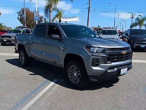 Used 2023 Chevrolet Colorado LT w/ LT Convenience Package II image 2