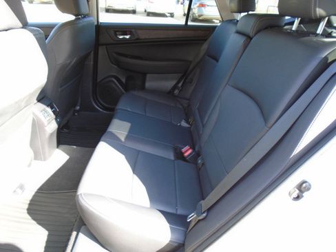 Used 2017 Subaru Outback 3.6R Limited AWD/4WD image 10