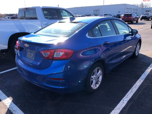 Used 2017 Chevrolet Cruze LT w/ Sun And Sound Package image 4