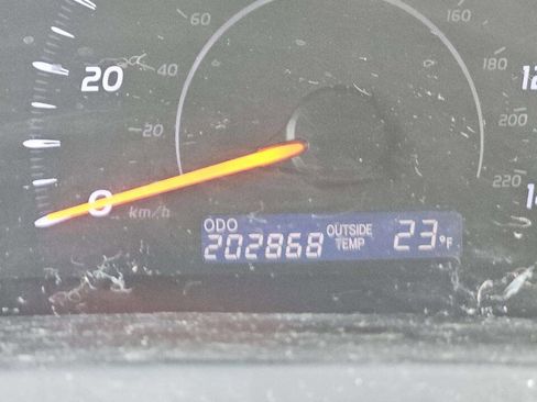 Used 2011 Toyota Camry LE image 9